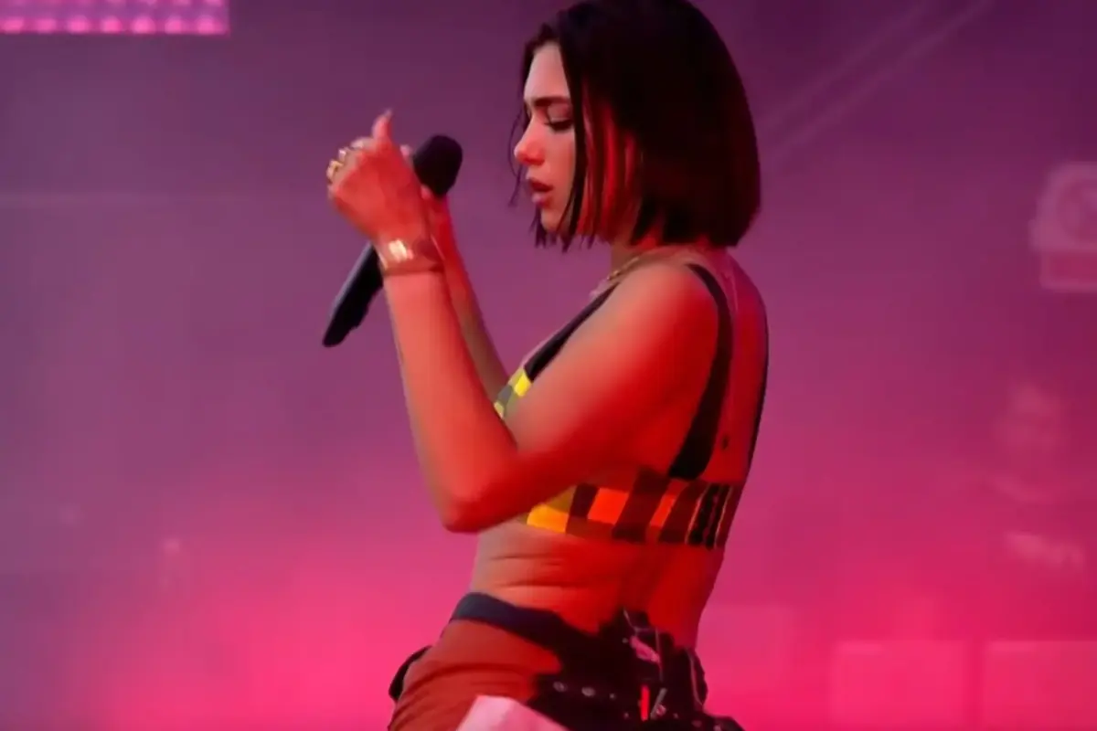 DUA LIPA : LA DOLCE VITA AVANT SES CONCERTS À NÎMES